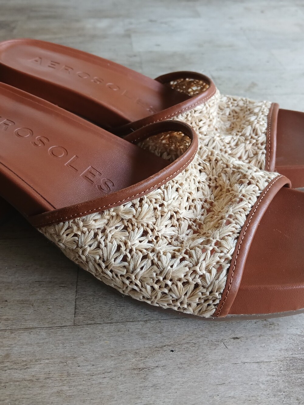Aerosoles Women's Brown Raffia Slide Sandals - Natural